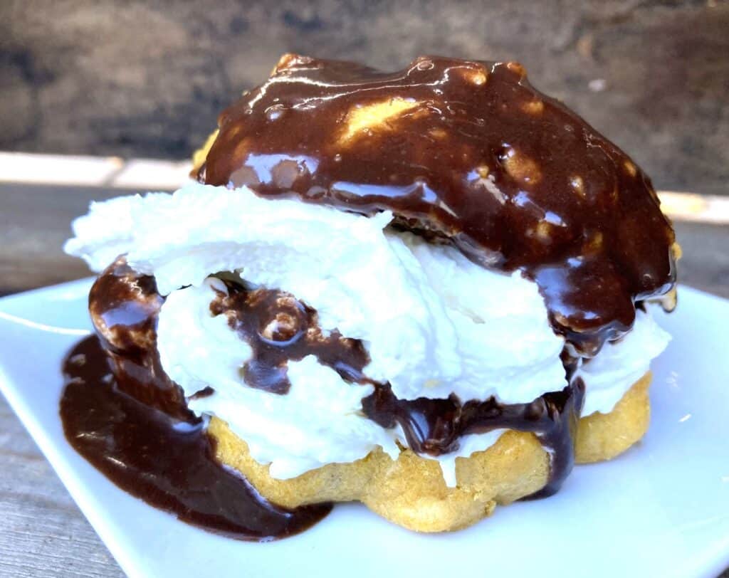 cream puff with filling