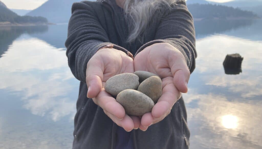 hands holding rocks