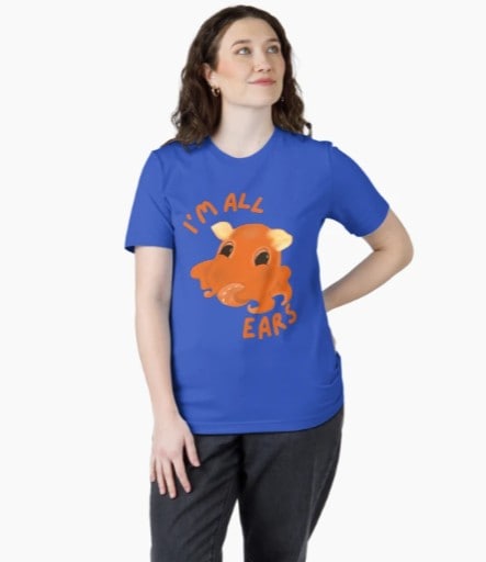 lady wearing a t-shirt